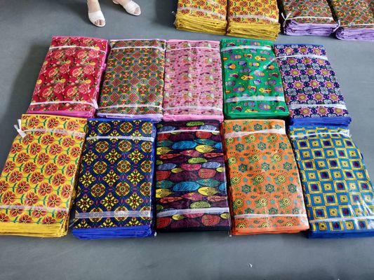 Sacs de magasinage personnalisés en PP écologiques avec imprimante en gravure couleurs Panton poignées de tissage en PP